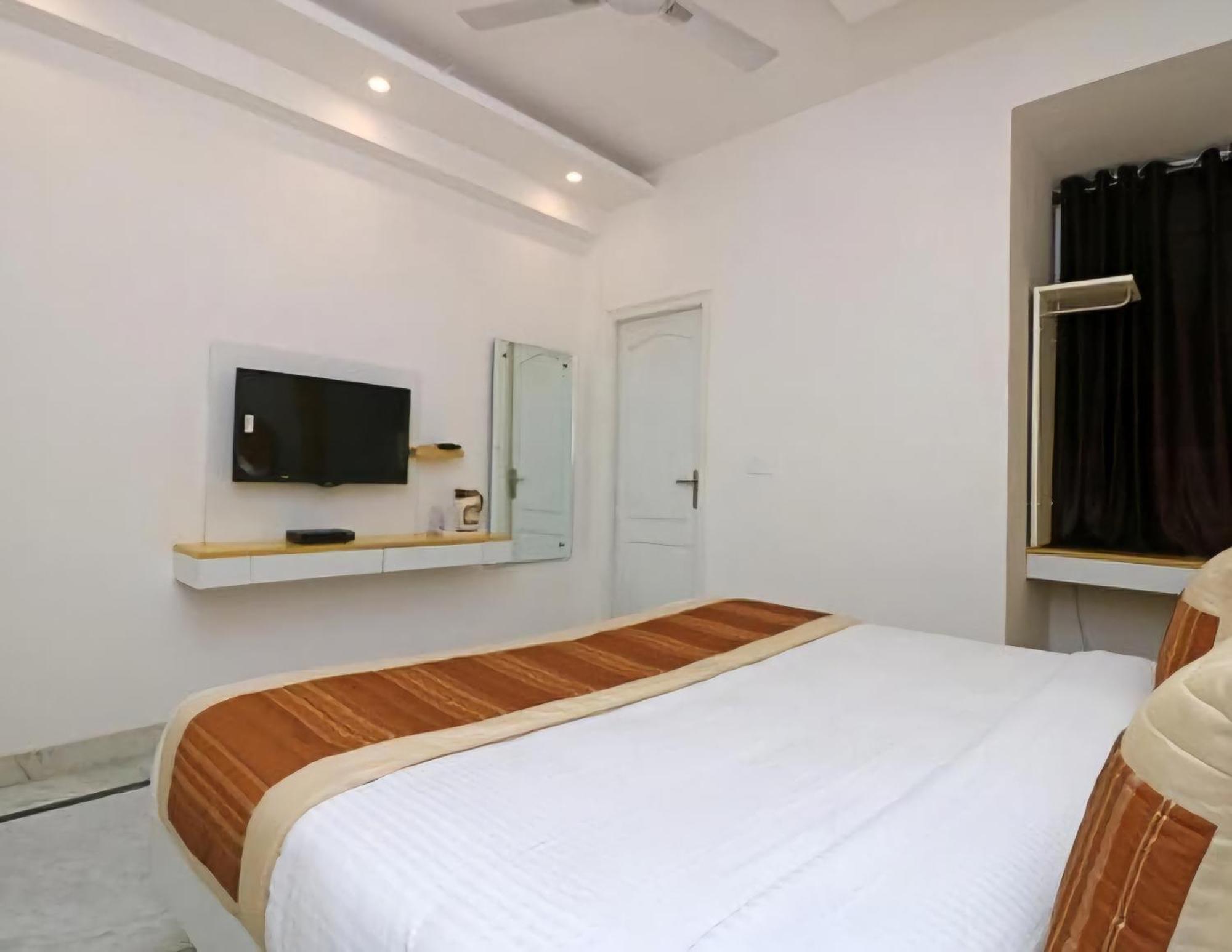 Hotel Leo Continental New Delhi Exterior foto